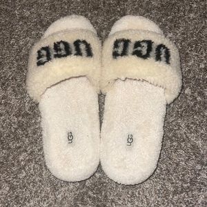 Ugg cozetta slippers size 9